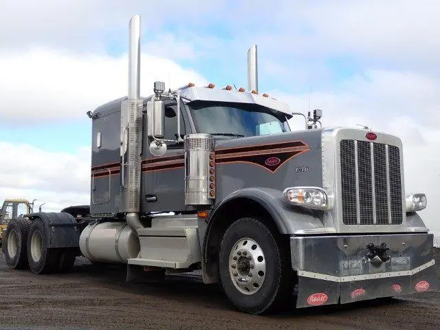 Peterbilt 589 2025