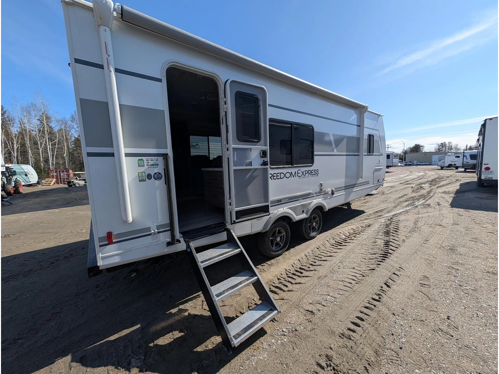 Coachmen Freedom Express 258bhs 2026 alt