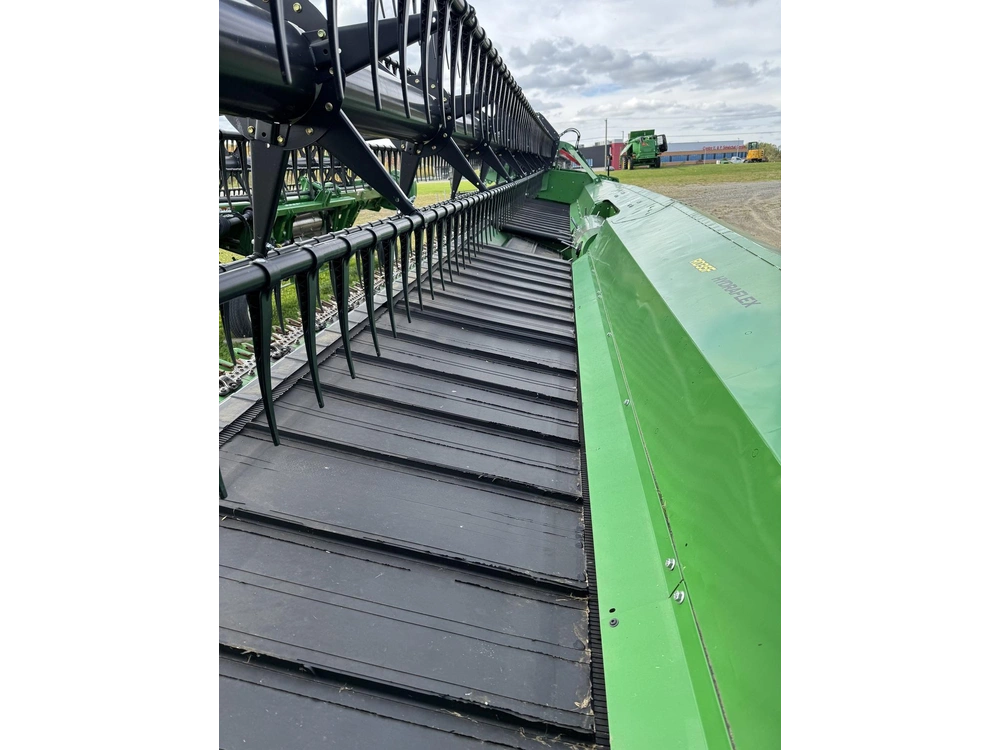 2022 John Deere T670 alt