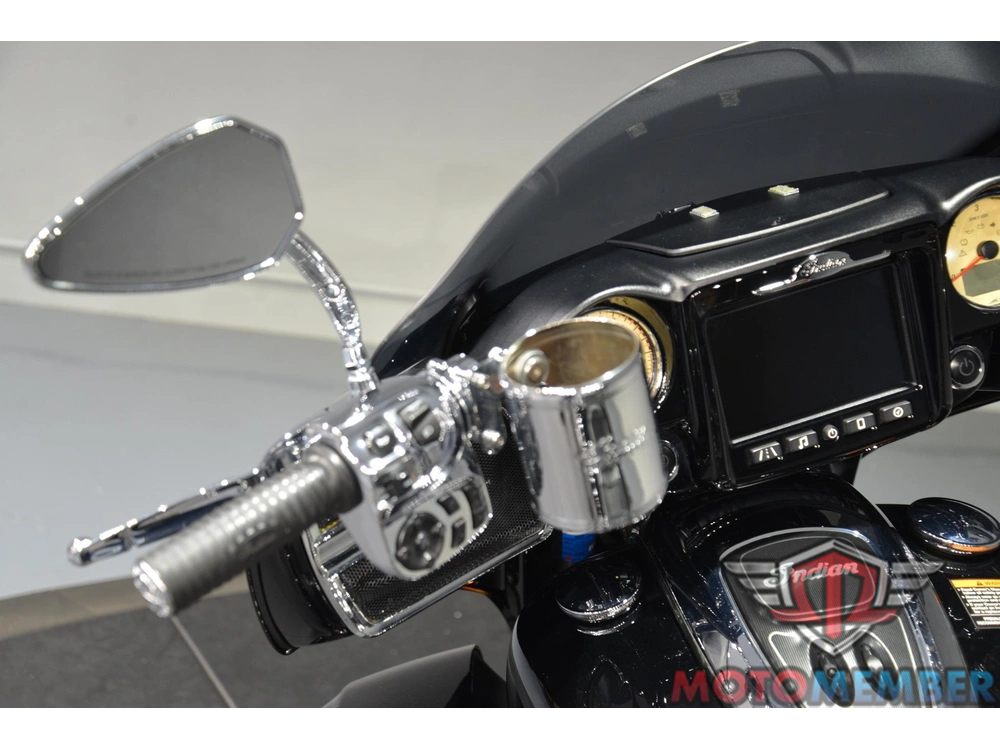 2017 Indian Motorcycle Roadmaster alt