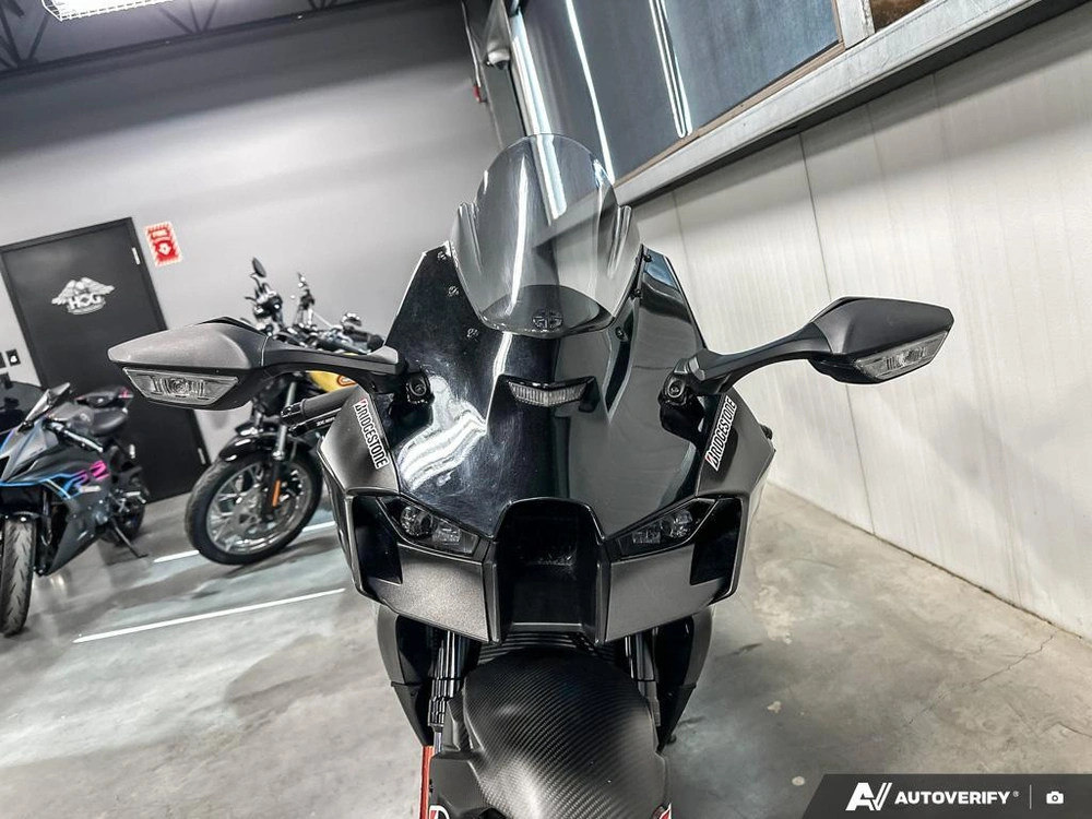 2022 Kawasaki Zx10r alt