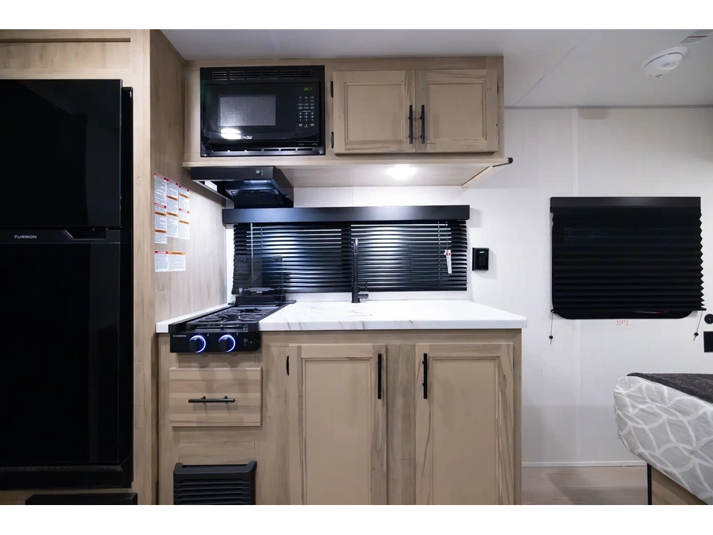 Cherokee 16fqw Wolf Pup 2026 alt