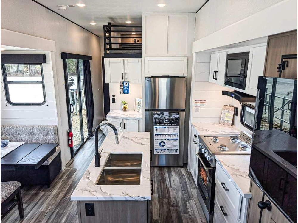 Jayco Jay Flight Bungalow 401loft 2026 alt