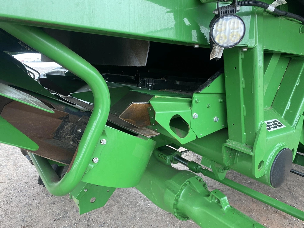 2023 John Deere T670 alt