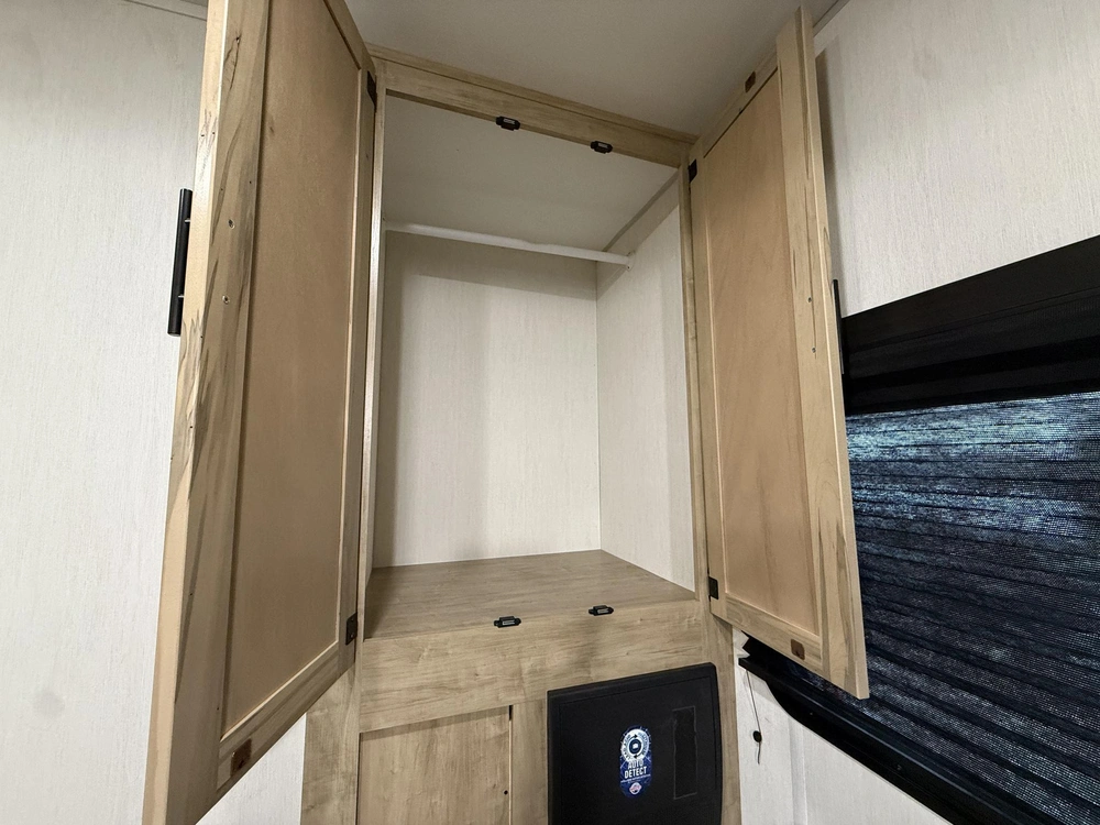 Cherokee 304sr Wolf Den 2026 alt