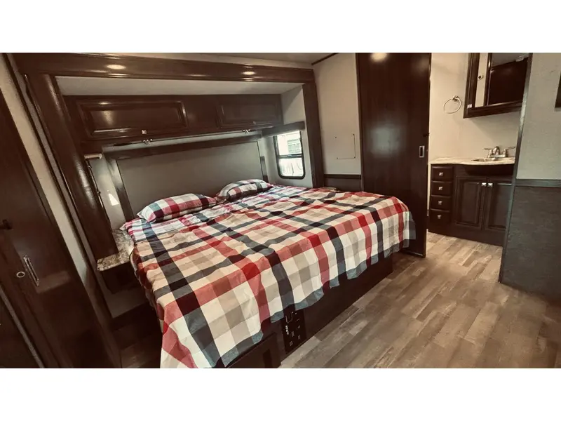 2019 Holiday Rambler ADMIRAL 32S thumbnail 13