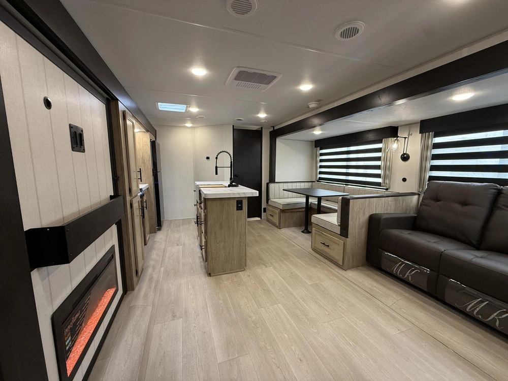 Cherokee 304sr Wolf Den 2026 alt