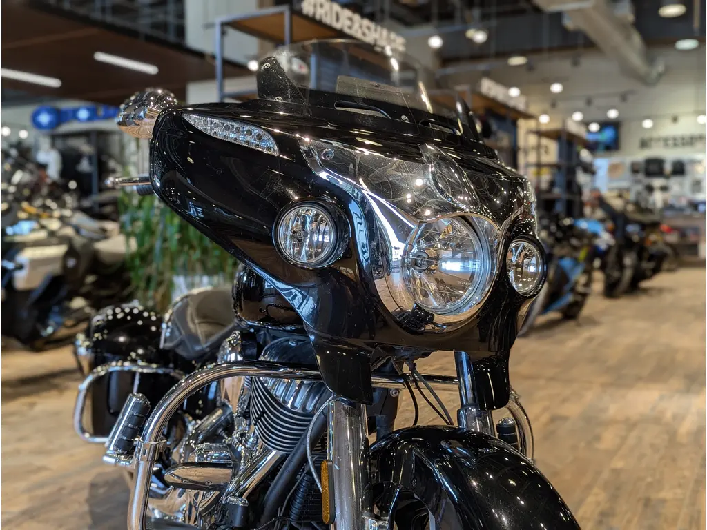 Used 2017 Indian Motorcycle Chieftain Limited // Thunder Black