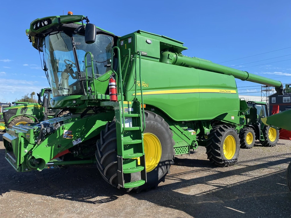 2024 John Deere T670 alt
