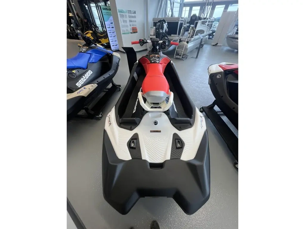 Sea-doo Spark Trixx 3 Places 2026 alt