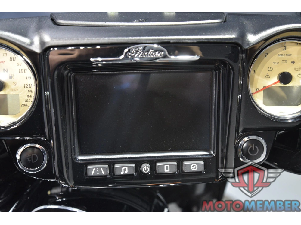 2017 Indian Motorcycle Roadmaster alt