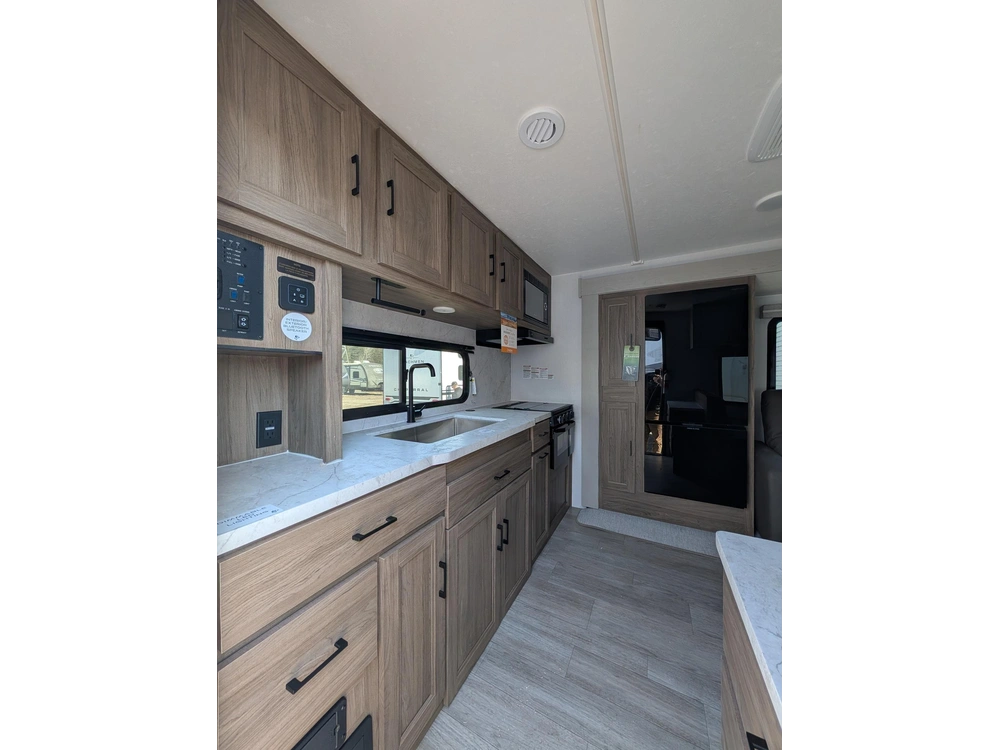 Coachmen Freedom Express 258bhs 2026 alt