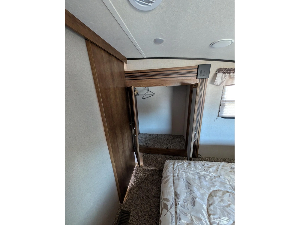 Coachmen Chaparral 30rls 2019 alt
