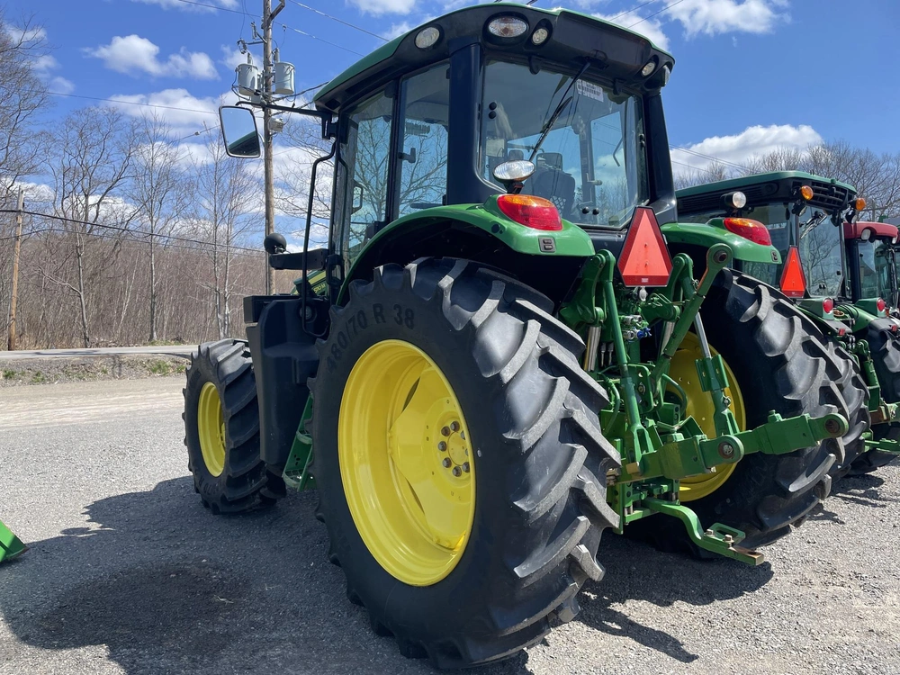 2020 John Deere 6110m alt
