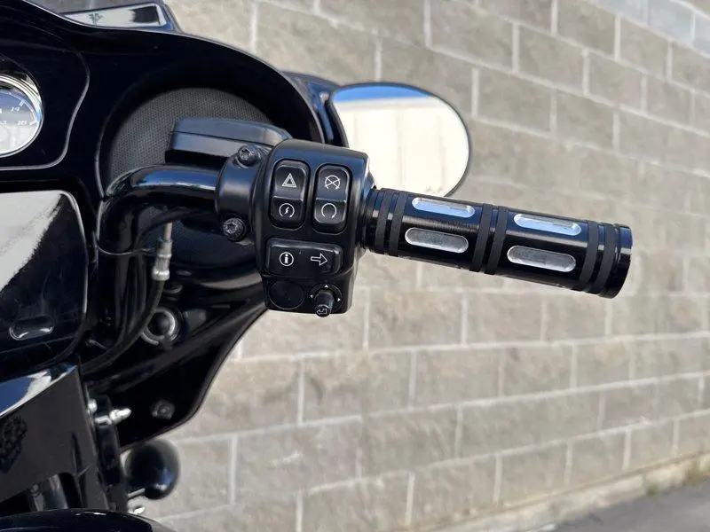 2018 Harley-Davidson FLHXS - Street Glide® Special thumbnail 16