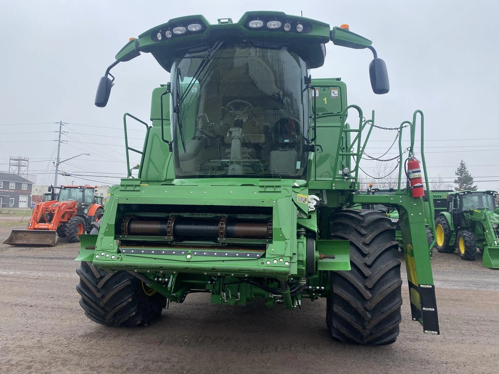 2023 John Deere T670 alt
