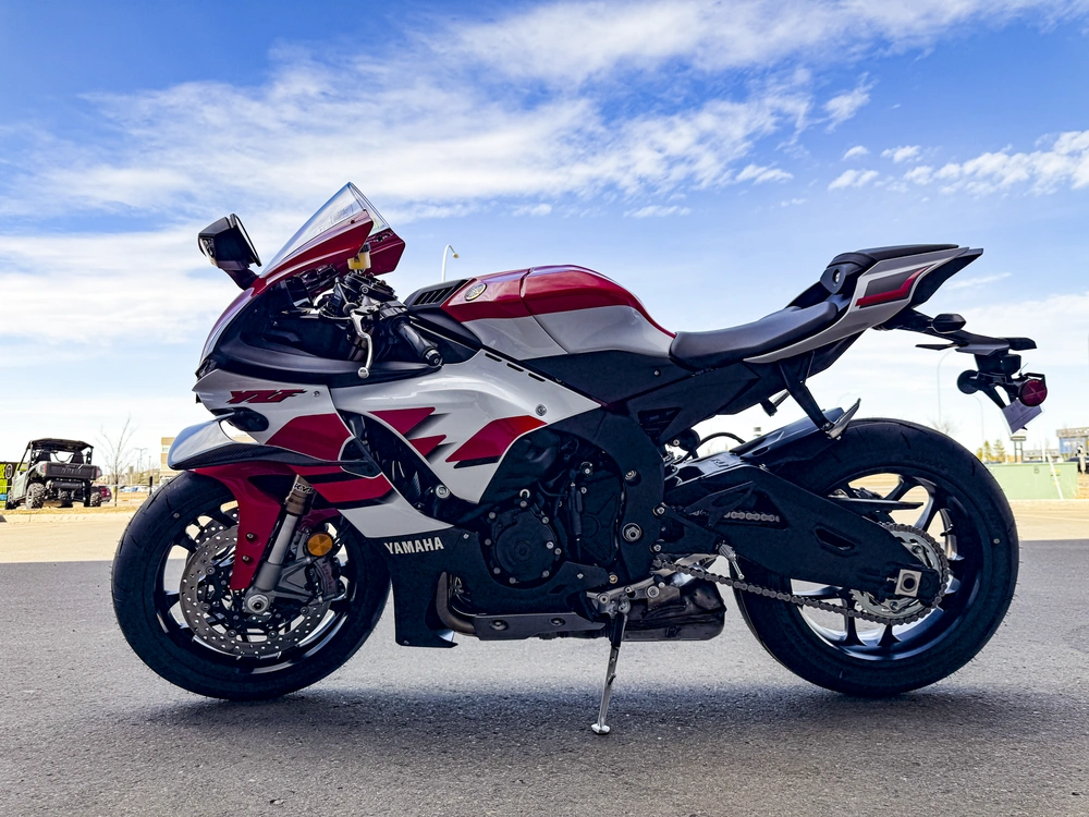 2026 Yamaha R1 alt