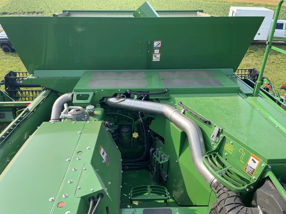 2022 John Deere T670 alt