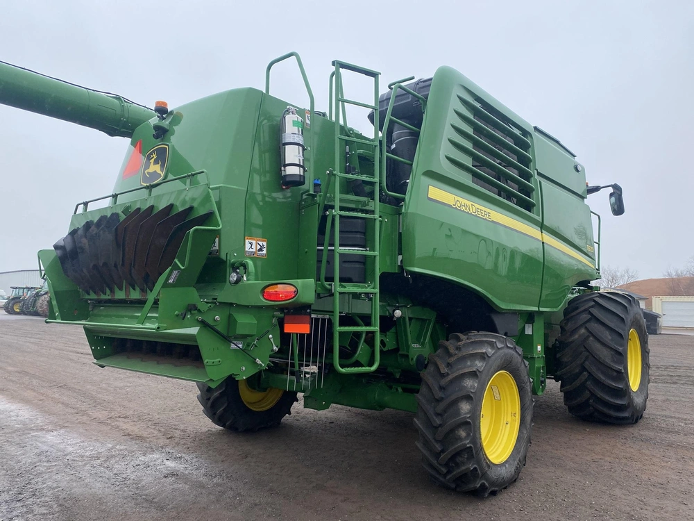 2023 John Deere T670 alt