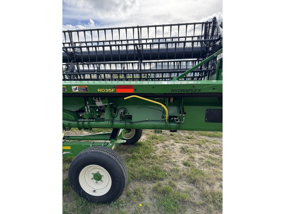 2022 John Deere T670 alt