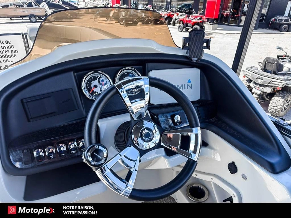 Avalon Catalina 2585 Entertain 2023 alt