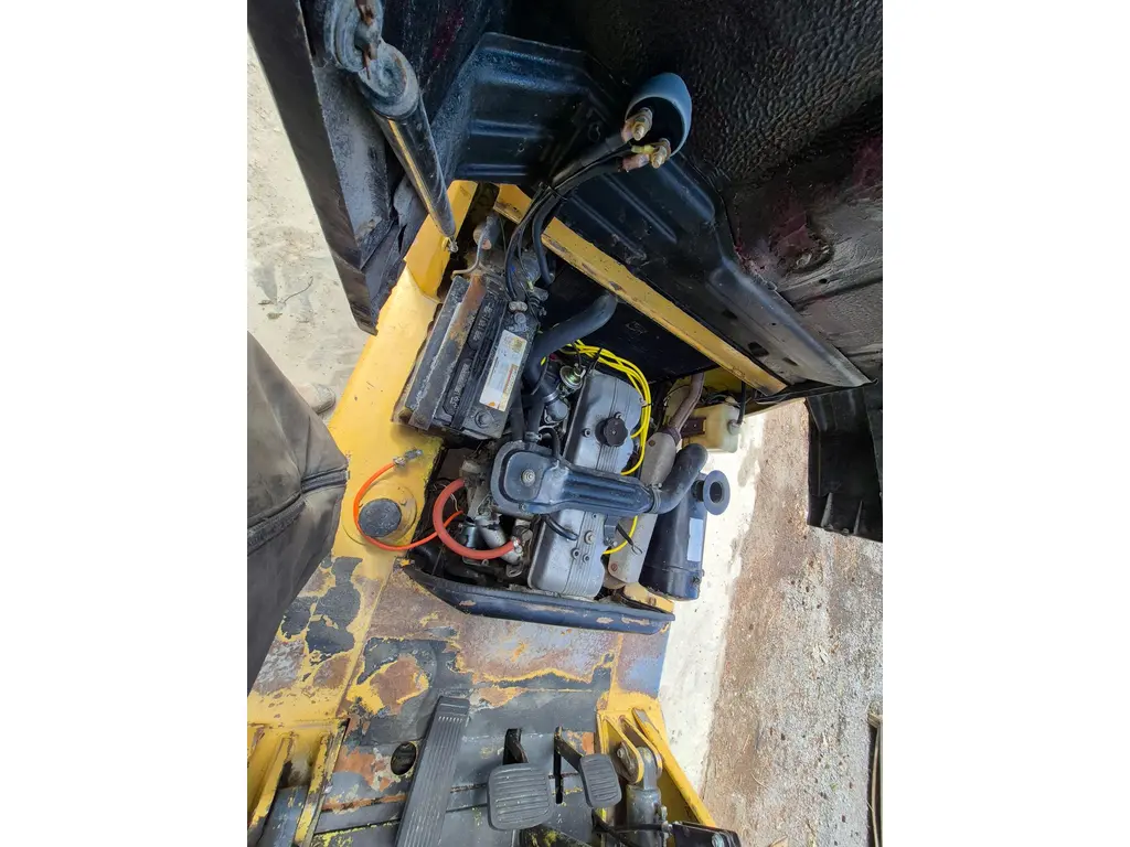 2000 Mitsubishi FG25