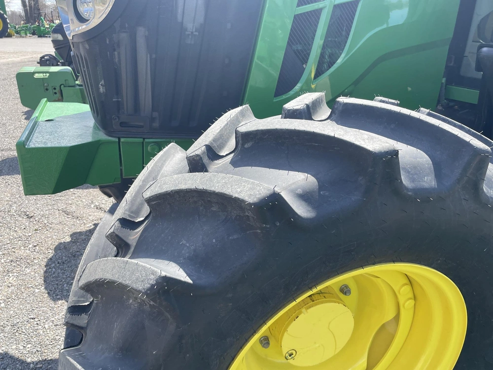 2020 John Deere 6110m alt