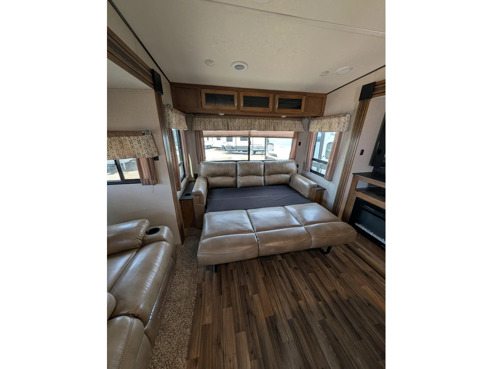 Coachmen Chaparral 30rls 2019 alt