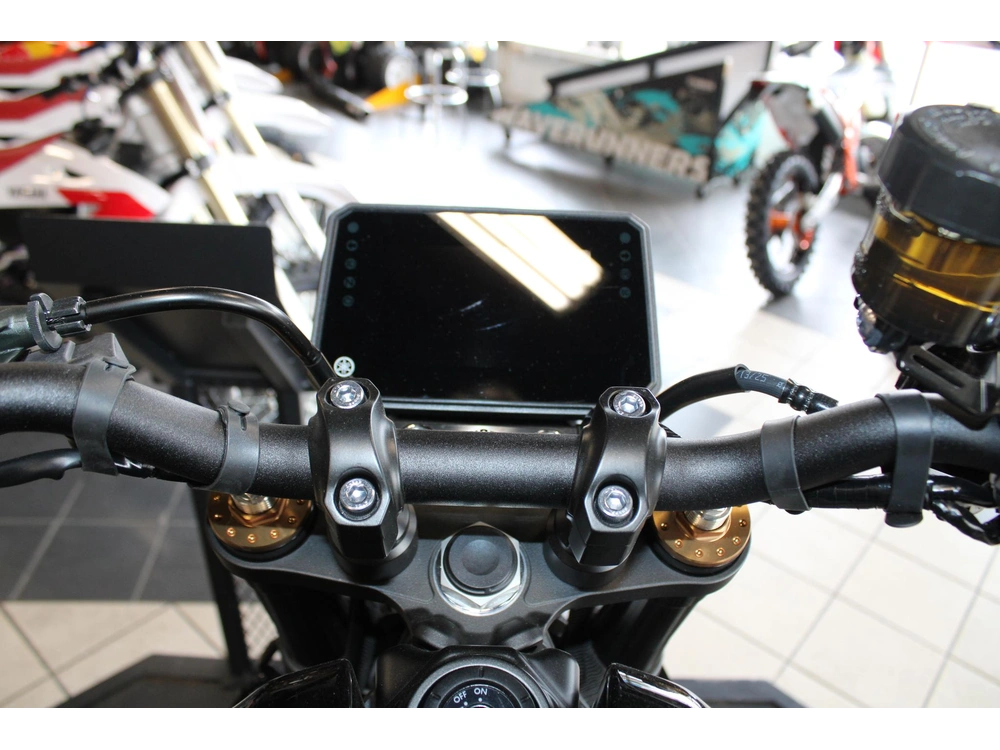 2026 Yamaha Xsr900 alt