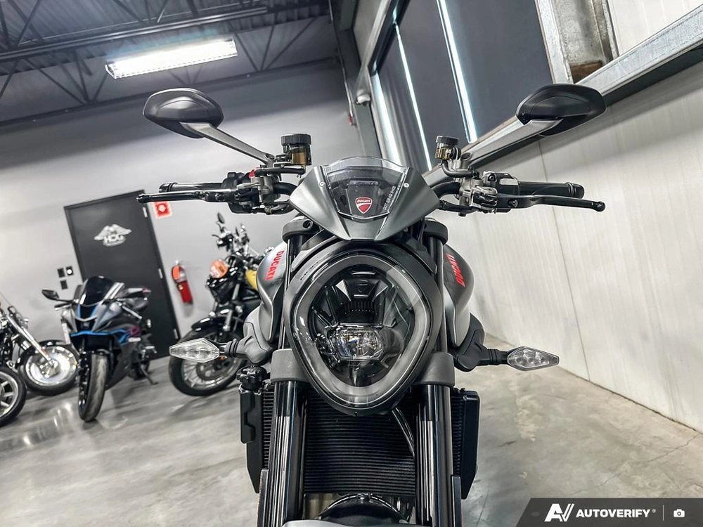 2022 Ducati Monster alt