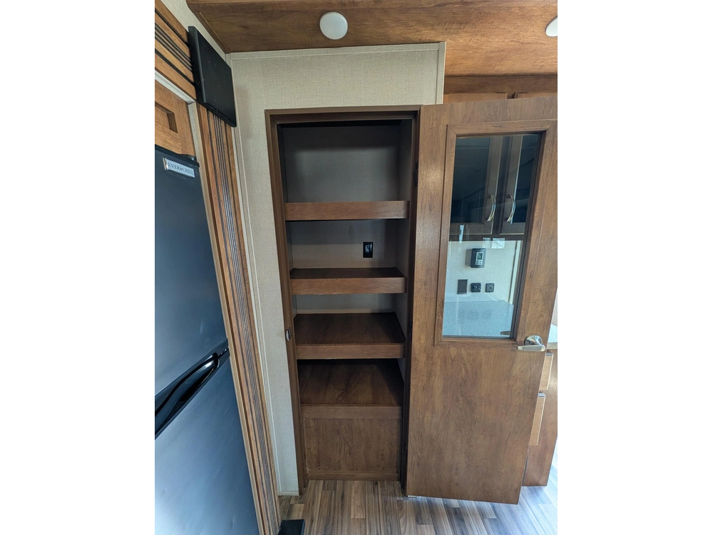 Coachmen Chaparral 30rls 2019 alt
