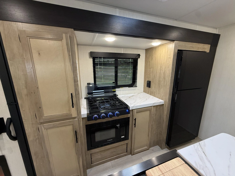 Cherokee 304sr Wolf Den 2026 alt