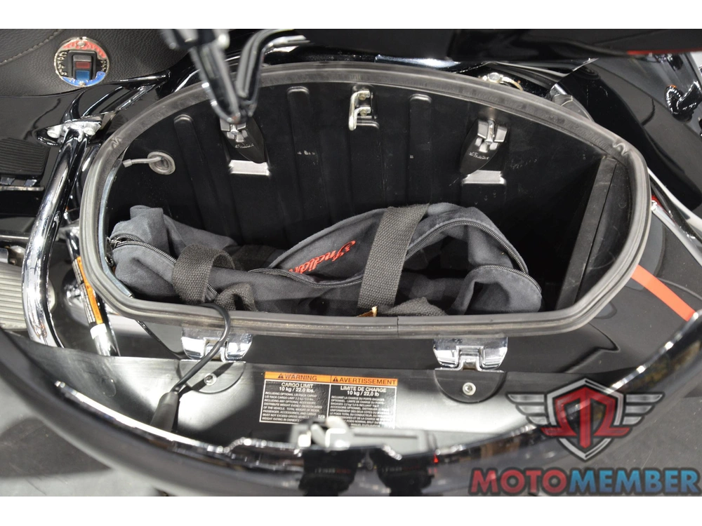 2017 Indian Motorcycle Roadmaster alt
