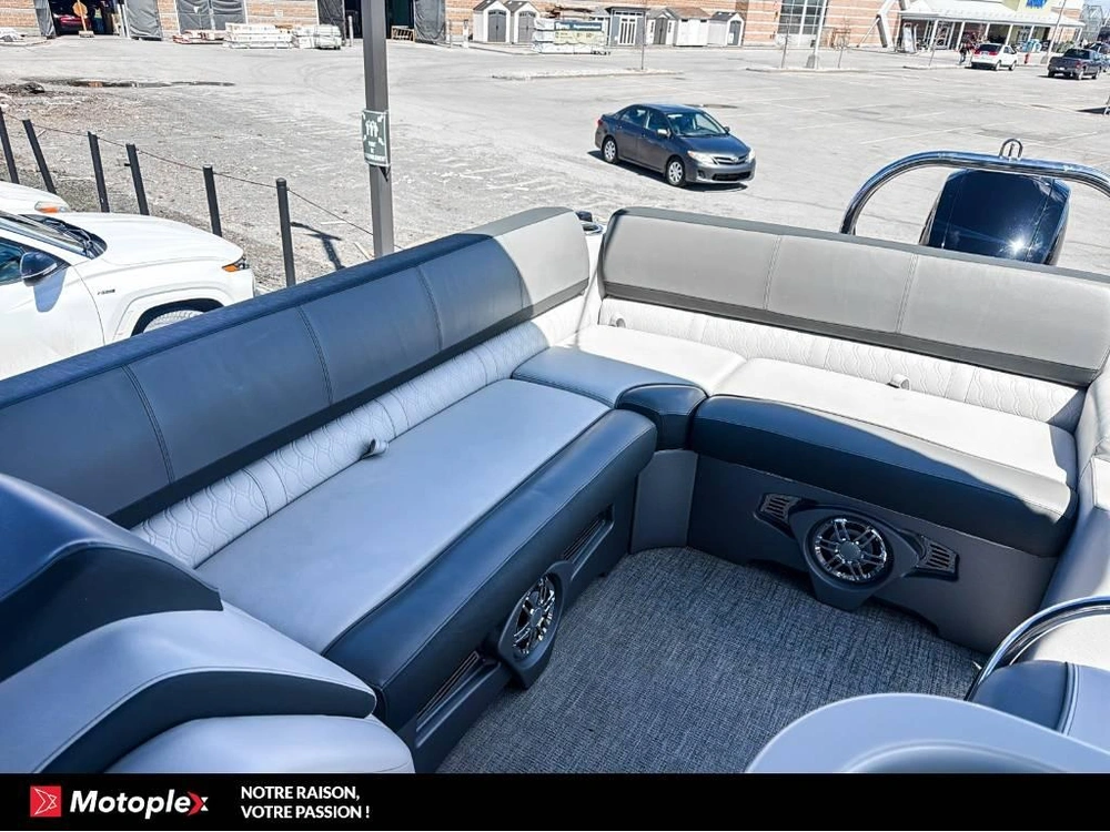 Avalon Catalina 2585 Entertain 2023 alt