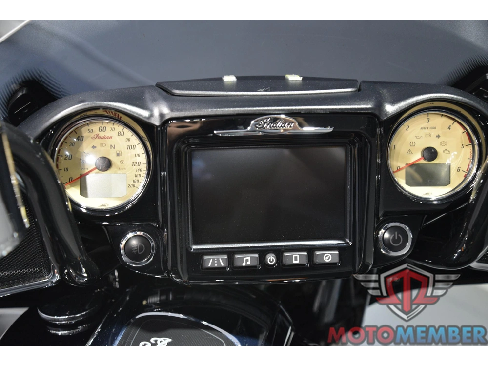 2017 Indian Motorcycle Roadmaster alt