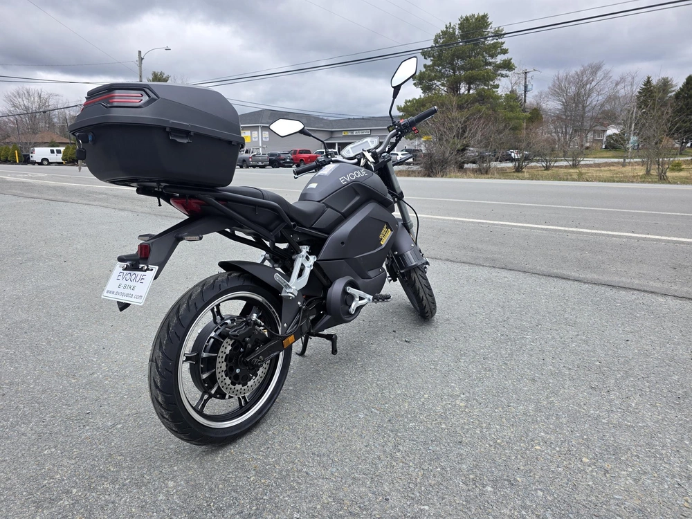 2025 Evoque E-tron alt