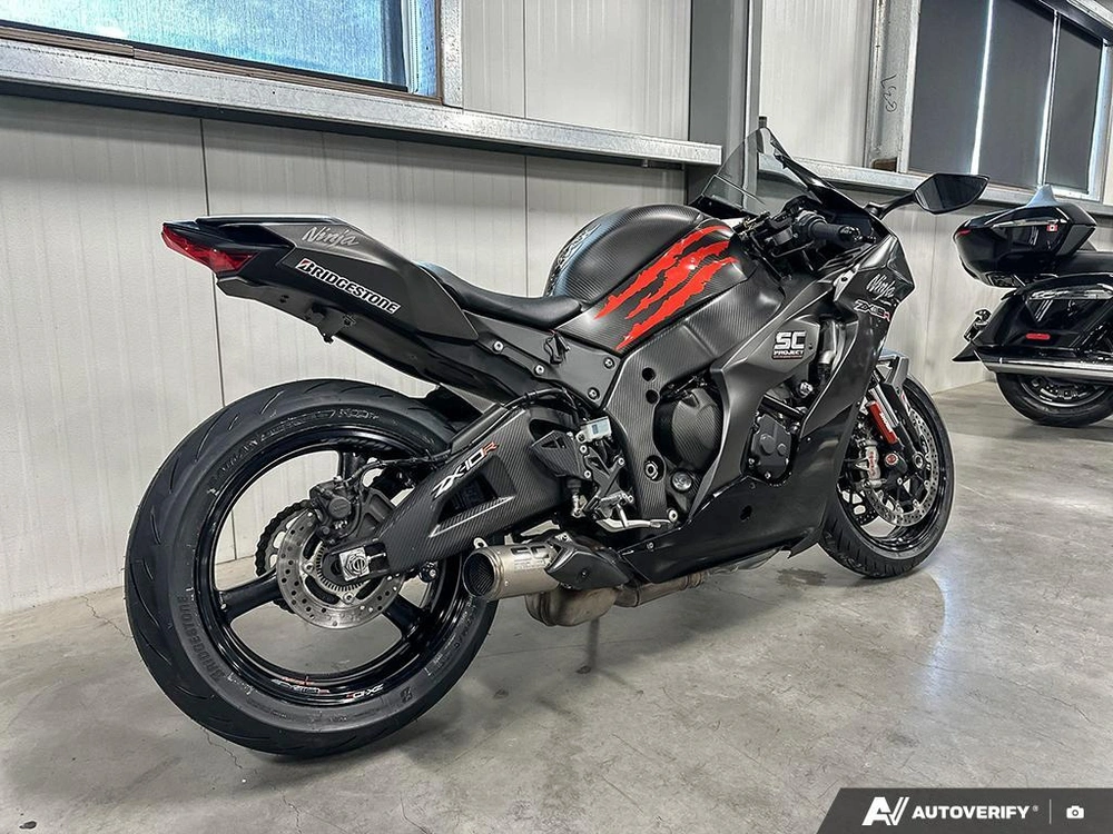 2022 Kawasaki Zx10r alt