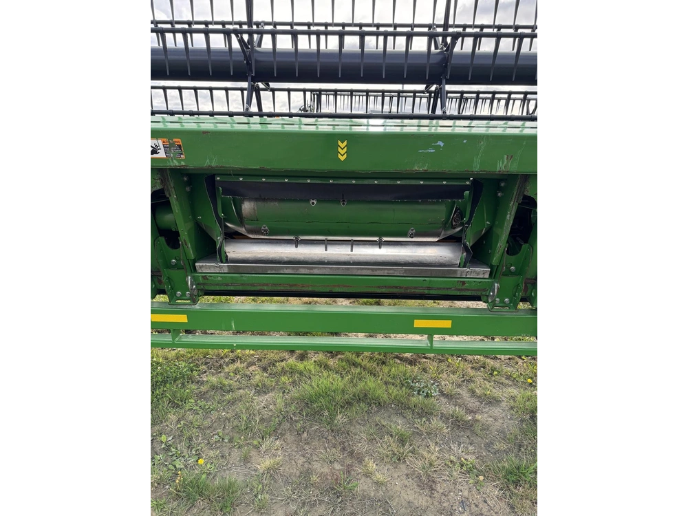 2022 John Deere T670 alt