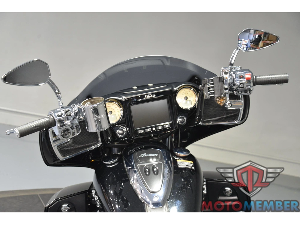 2017 Indian Motorcycle Roadmaster alt