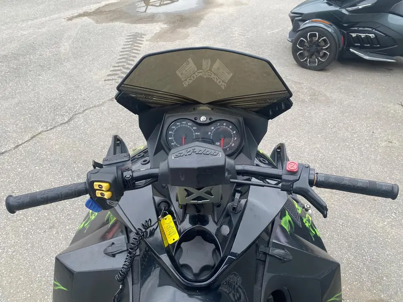 2010 Ski-Doo MXZ TNT 550F thumbnail 9