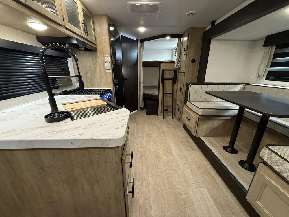 Cherokee 23dbh Grey Wolf 2026 alt