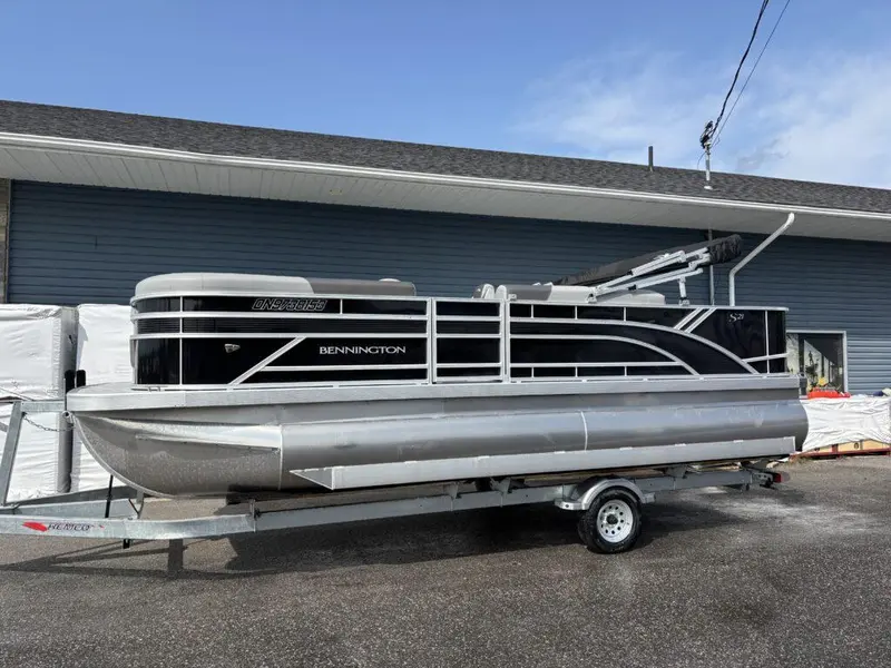 Bennington Marine 21S (Stern Fishing) Pontoon w/ Yamaha F90HP 2025