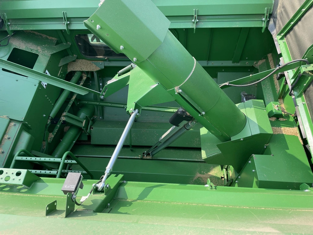 2022 John Deere T670 alt