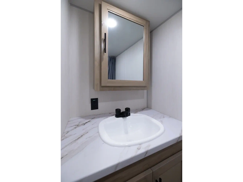 Cherokee 16fqw Wolf Pup 2026 alt