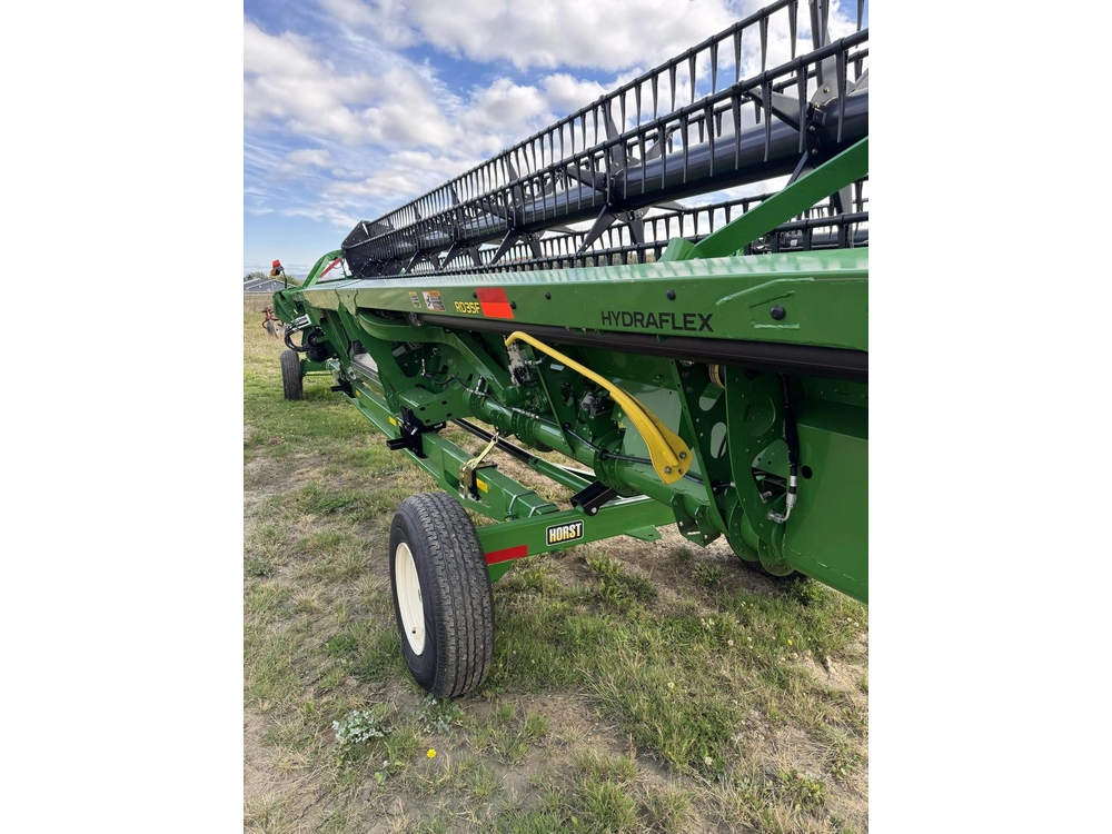 2022 John Deere T670 alt