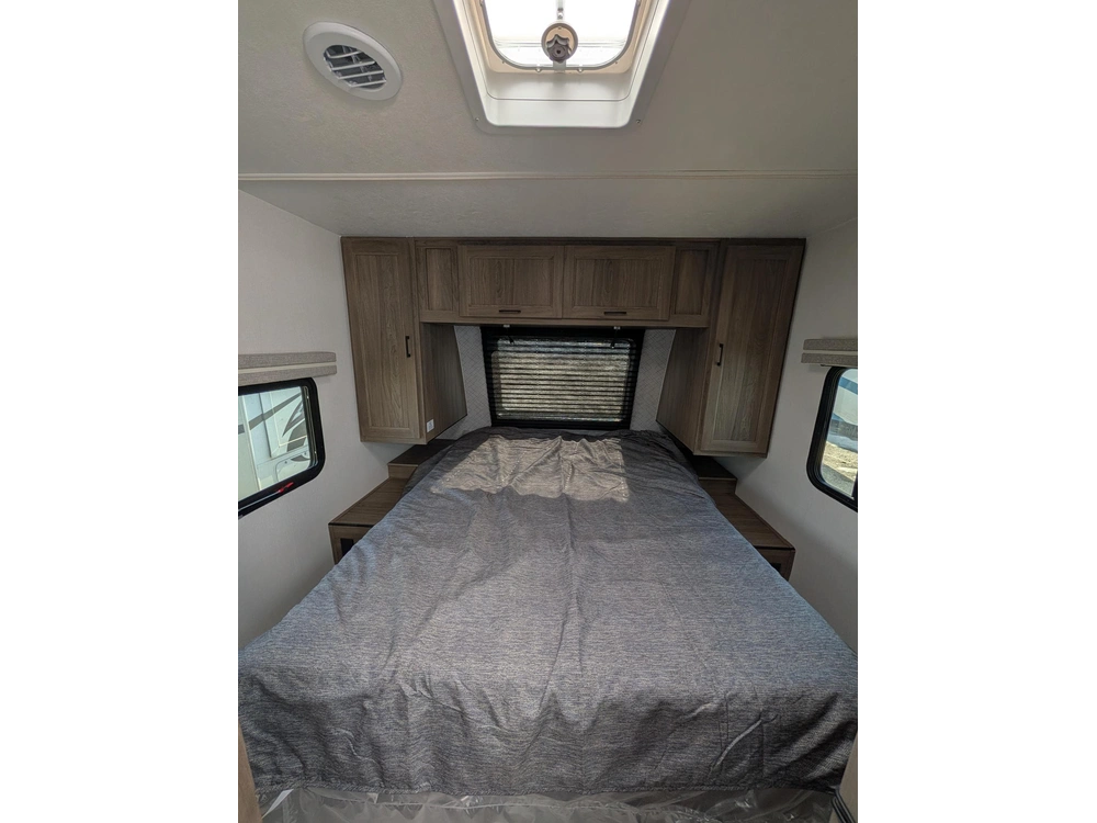 Coachmen Freedom Express 258bhs 2026 alt