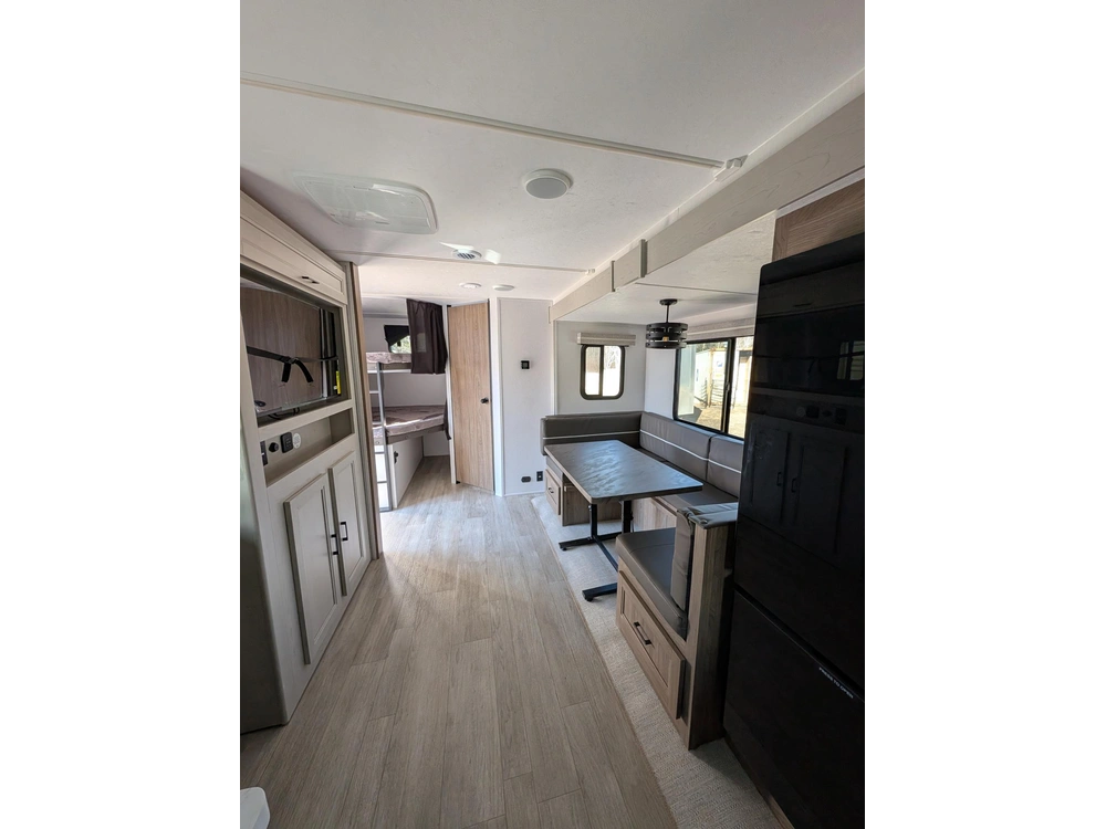 Coachmen Freedom Express Ultra Lite 245rks 2026 alt