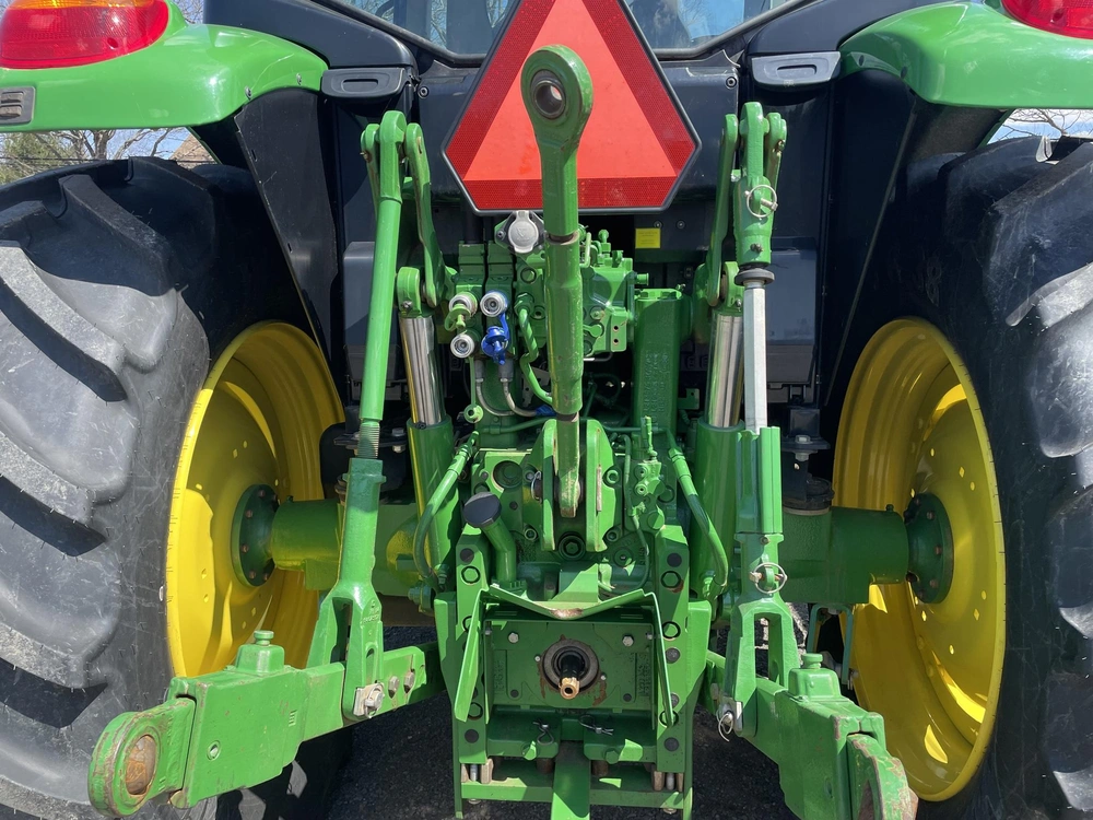 2020 John Deere 6110m alt