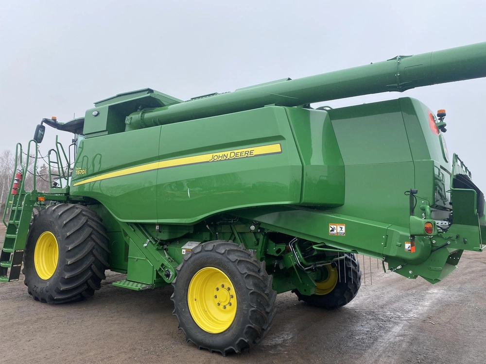 2023 John Deere T670 alt
