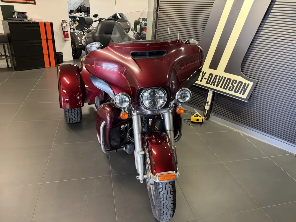 2017 Harley-Davidson FLHTCUTG Tri Glide UltraFLHTCUTG